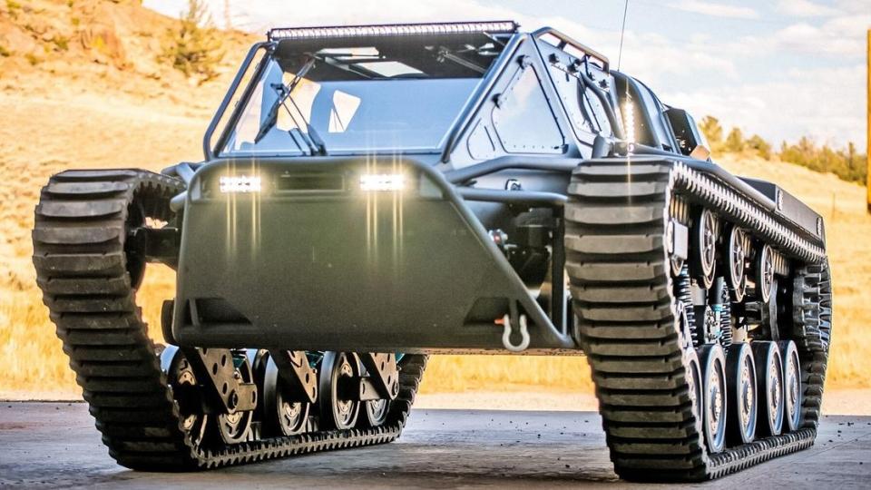Гусеничный «танк» с 800-сильным мотором пустят с молотка за 30 миллионов рублей